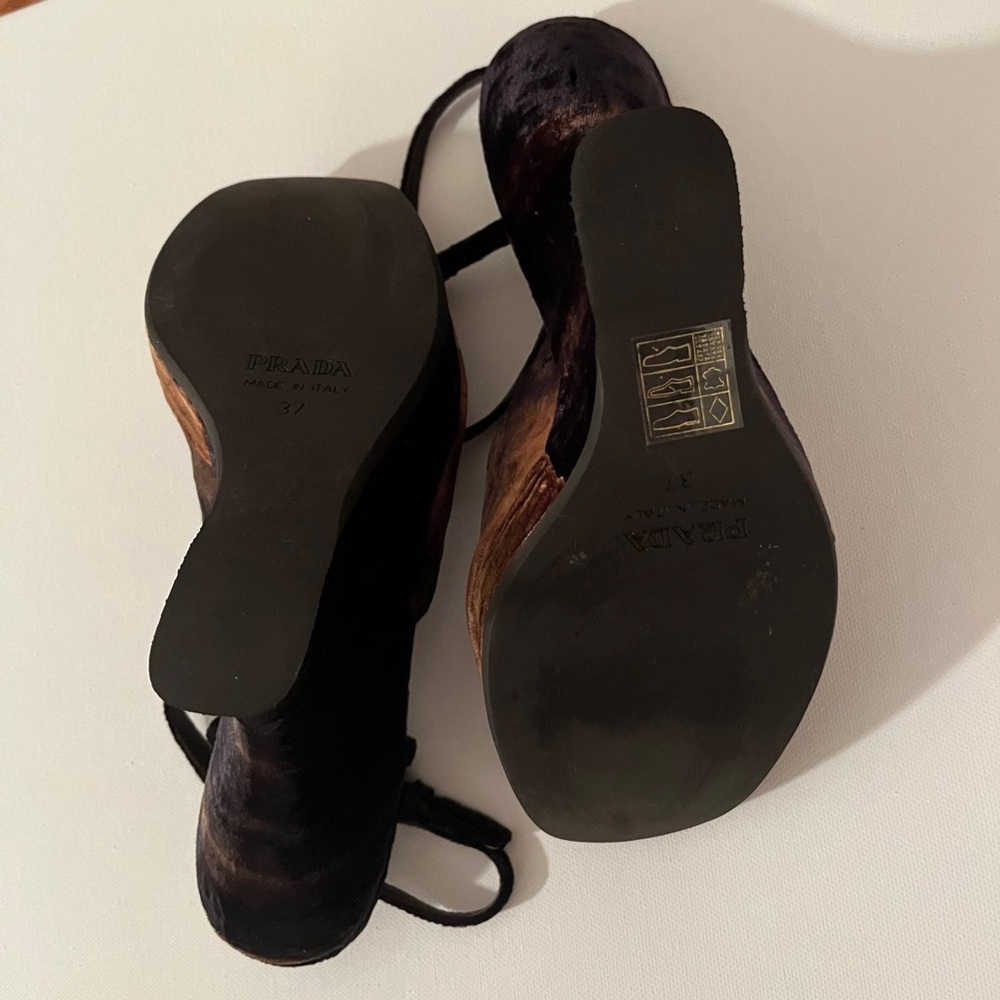 (IT 37) Fab velvet Prada wedge heel - Picture 8 of 8